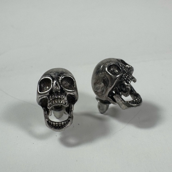 Jewelry - Silver Gothic Skull Earrings with moving Jaw
